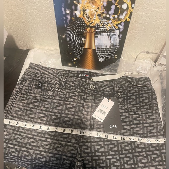 JEAN BY SWITCH REMARKABLE. DENIM GRAY & BLACK WASH FOR MEN NWT SIZE 34 SHORTS - Picture 6 of 7